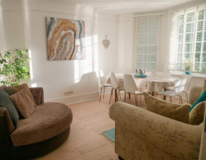 Entire 5 Bedroom Comfortable House in Eastbourne